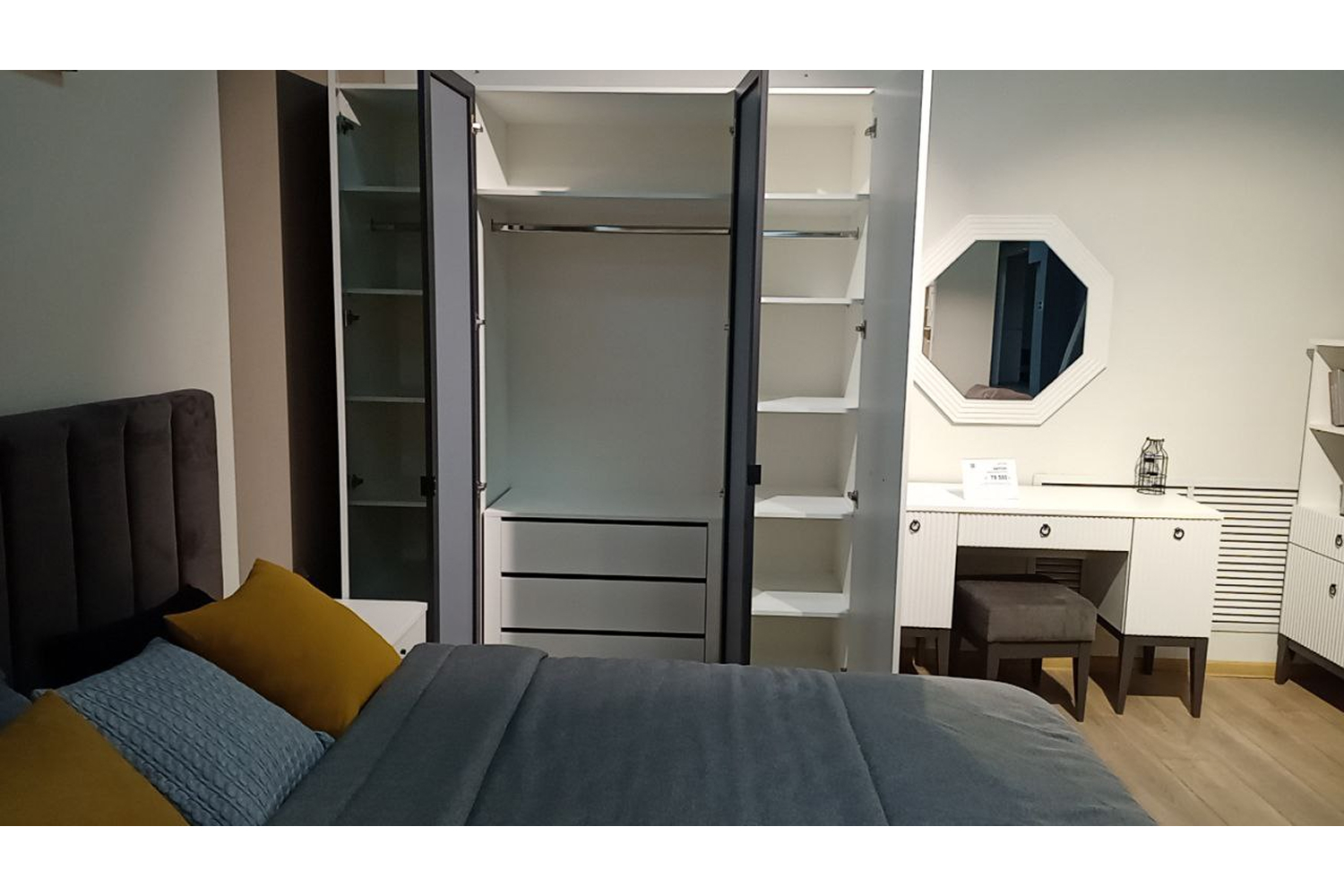 Распродажа - изображение №6 "Спальня Хилтон (выставочный образец)"  на www.Angstrem-mebel.ru